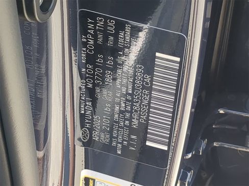 New 2025 Hyundai Venue Limited image 32