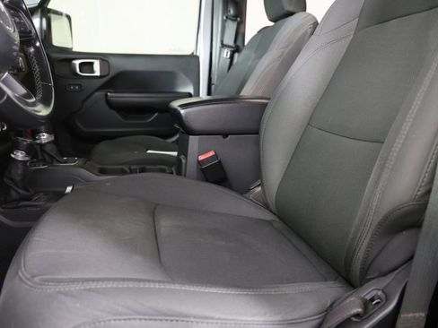 Used 2021 Jeep Wrangler Sport S image 3