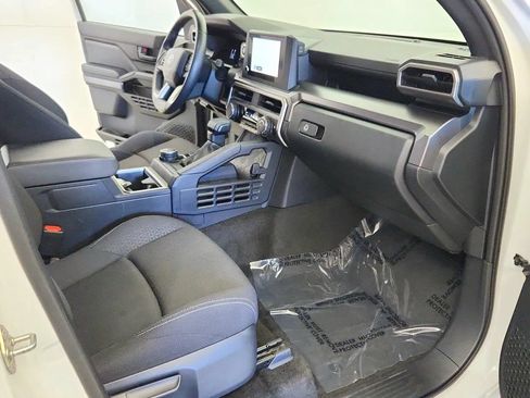 Used 2025 Toyota 4Runner SR5 AWD/4WD image 27