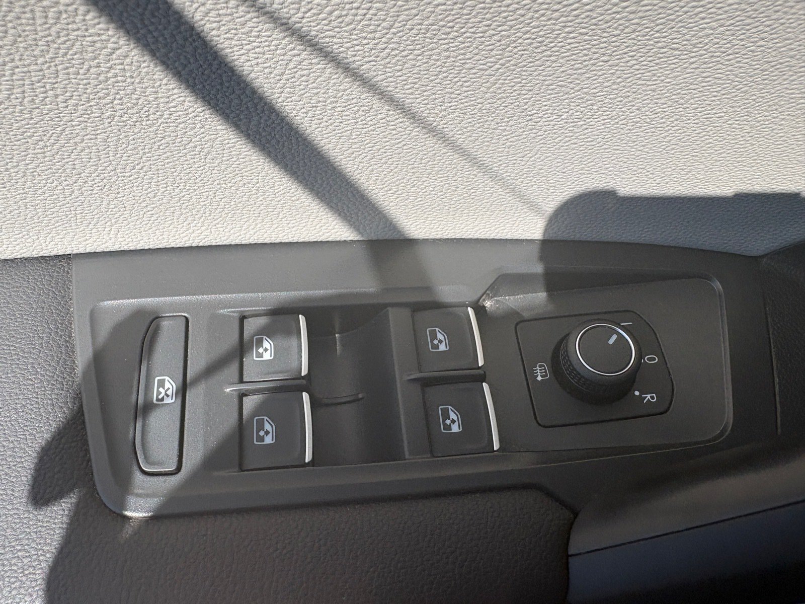 Used 2019 Volkswagen Tiguan SE FWD image 15