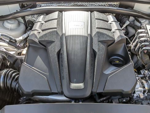 Certified 2025 Porsche Macan S AWD/4WD image 34