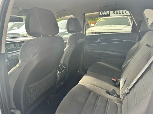 Used 2016 Kia Sorento LX image 17
