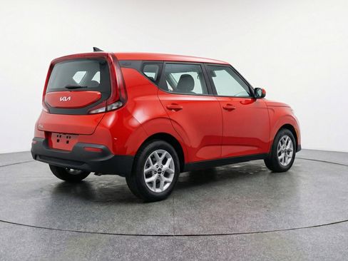 Used 2025 Kia Soul LX w/ LX Technology Package image 9