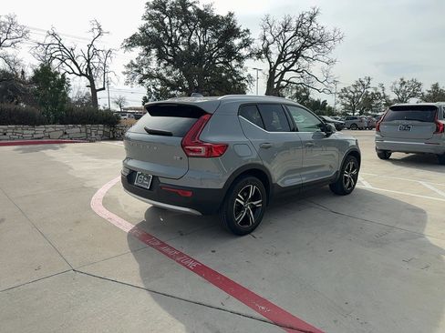 Certified 2025 Volvo XC40 B5 Core image 6