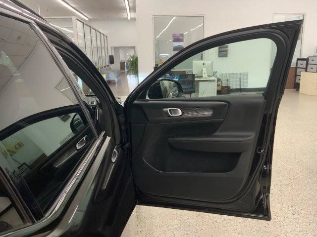 Used 2020 Volvo XC40 T5 R-Design AWD/4WD image 27