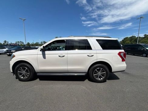Used 2018 Ford Expedition XLT w/ Equipment Group 202A AWD/4WD image 15