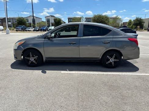 Used 2017 Nissan Versa S Plus FWD image 2