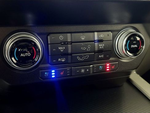 Used 2020 Ford F150 Lariat w/ Equipment Group 502A Luxury AWD/4WD image 20