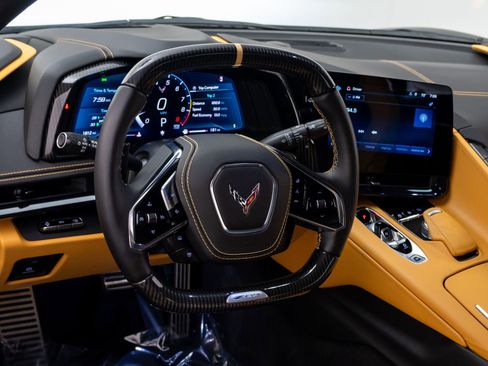 Used 2025 Chevrolet Corvette Z06 RWD image 11