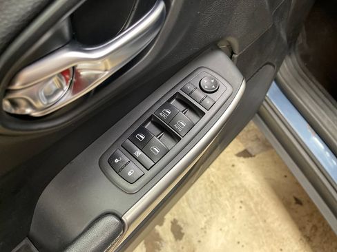 Used 2021 Jeep Cherokee Latitude Lux 80th Anniv w/ Quick Order Package 26U 80TH AWD/4WD image 16