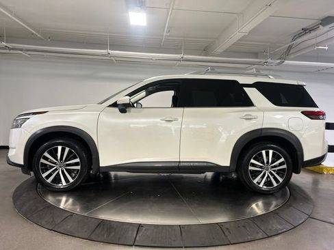 Used 2024 Nissan Pathfinder Platinum AWD/4WD image 6