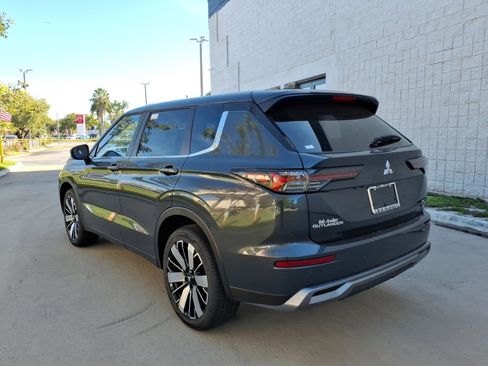 New 2026 Mitsubishi Outlander SE FWD image 2
