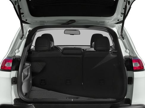 Used 2016 Jeep Cherokee Limited w/ Luxury Group AWD/4WD image 16