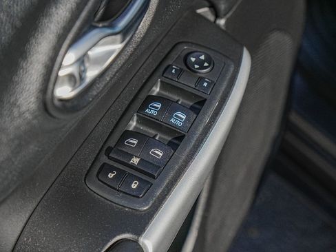 Used 2018 Jeep Cherokee Overland image 22