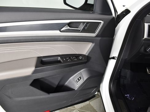 Used 2021 Volkswagen Atlas Cross Sport SE w/ Panoramic Sunroof Package FWD image 34