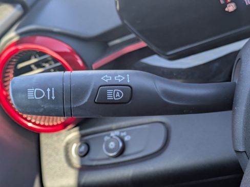 Used 2025 Chevrolet Trax RS w/ Sunroof Package image 17