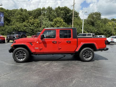 Used 2023 Jeep Gladiator Overland image 9