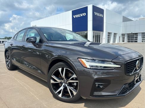 Used 2025 Volvo S60 B5 Plus FWD image 2
