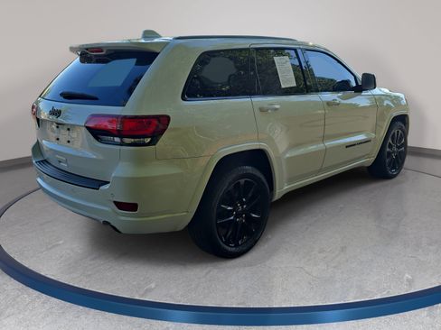 Used 2020 Jeep Grand Cherokee Altitude RWD image 5