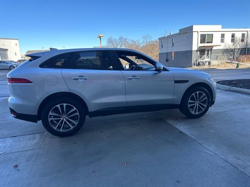 Used 2019 Jaguar F-PACE Premium image 8