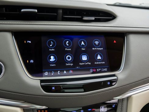 Used 2025 Cadillac XT5 Premium Luxury w/ LPO, Floor Liner Package image 27