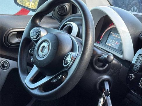 Used 2016 smart fortwo pure image 6