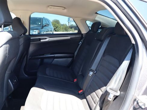 Used 2020 Ford Fusion SE FWD image 11