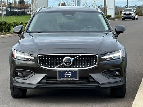 Used 2025 Volvo V60 B5 Cross Country Plus AWD/4WD image 8