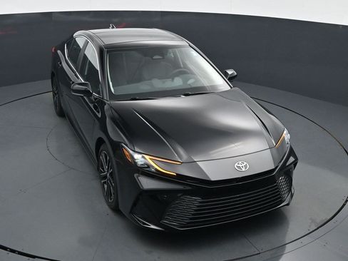 Used 2025 Toyota Camry XLE w/ Premium Plus Package FWD image 16
