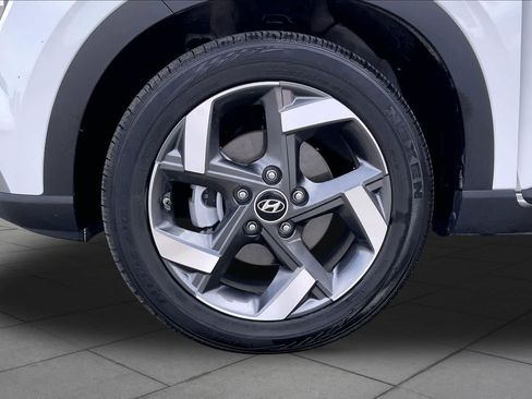 Used 2025 Hyundai Venue SEL FWD image 11