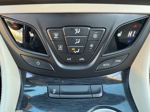 Used 2018 Buick Envision Essence image 28