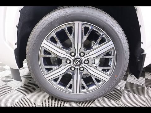Used 2025 Toyota Sequoia Capstone AWD/4WD image 43