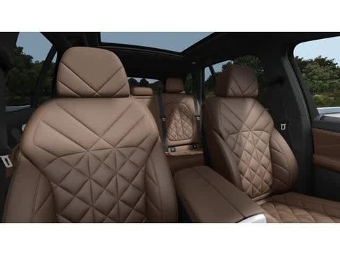 New 2025 BMW X5 xDrive40i w/ Climate Comfort Package image 11