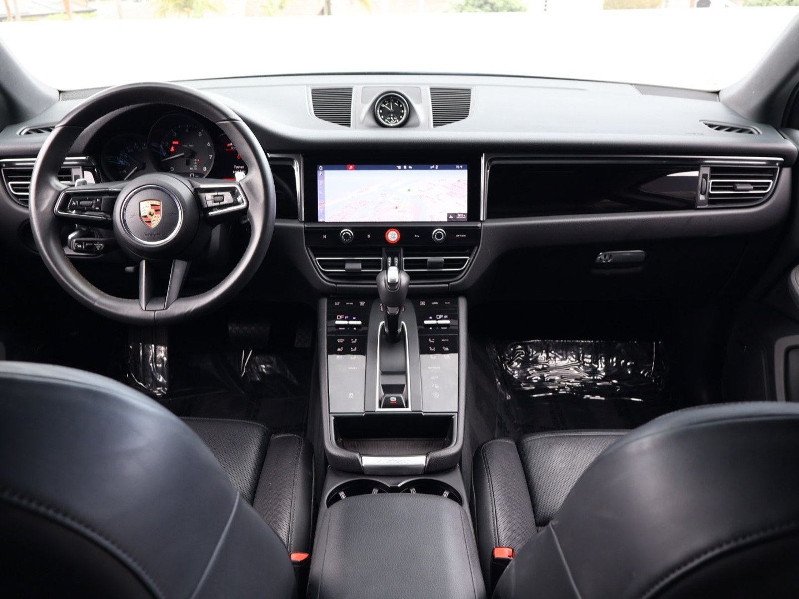 Certified 2025 Porsche Macan w/ Premium Package Plus AWD/4WD image 19