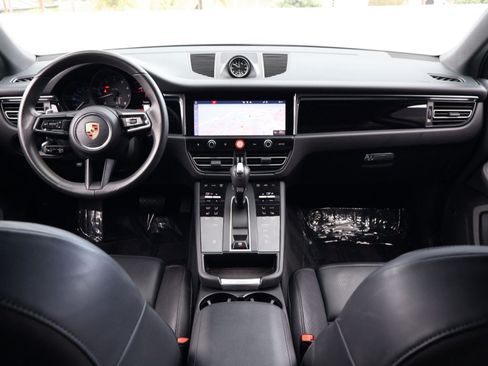 Certified 2025 Porsche Macan w/ Premium Package Plus AWD/4WD image 19