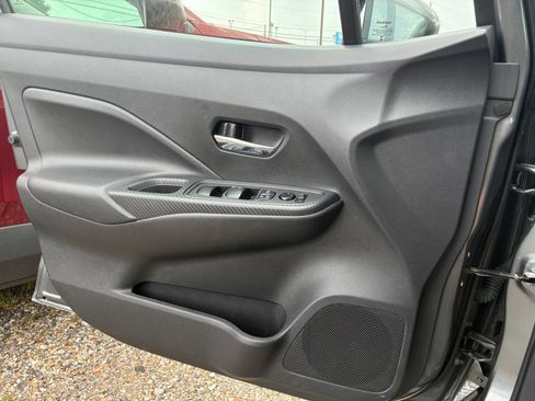 Used 2025 Nissan Versa SV FWD image 15