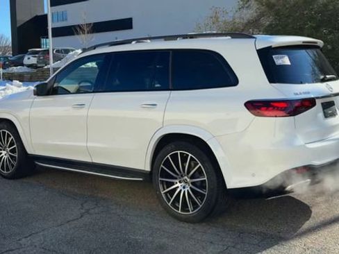Used 2025 Mercedes-Benz GLS 580 4MATIC image 8