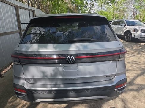 Used 2025 Volkswagen Taos SE image 10