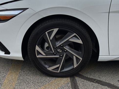 Used 2025 Hyundai Elantra Limited image 37