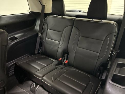 Used 2023 GMC Acadia Denali image 32