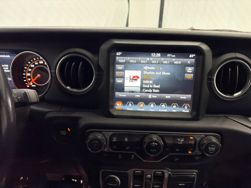 Used 2018 Jeep Wrangler Unlimited Sahara AWD/4WD image 27