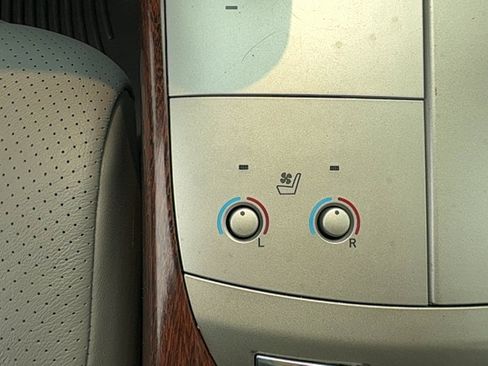 Used 2008 Toyota Avalon Limited FWD image 23