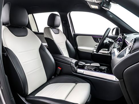 Used 2022 Mercedes-Benz GLB 250 4MATIC image 8