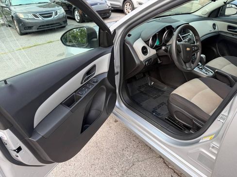Used 2015 Chevrolet Cruze LS FWD image 10