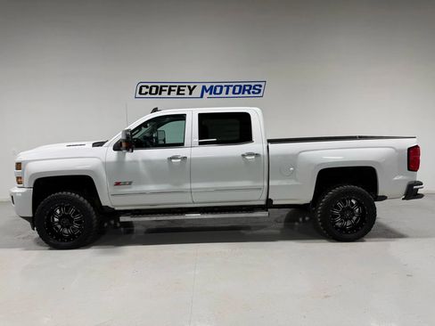 Used 2019 Chevrolet Silverado 2500 LTZ w/ Duramax Plus Package image 3