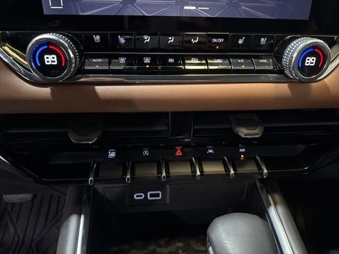 Used 2023 GMC Canyon AT4 w/ AT4 Premium Package image 18