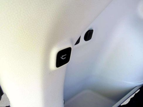 Used 2020 Jeep Cherokee Latitude Plus w/ Comfort/Convenience Group image 39