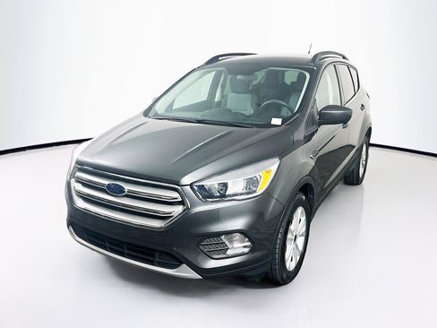 Used 2018 Ford Escape SE FWD image 3