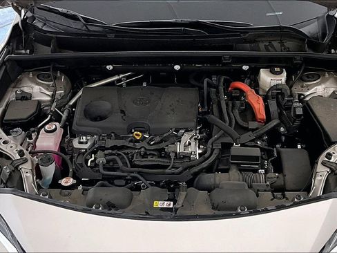 Used 2022 Toyota Venza XLE image 13