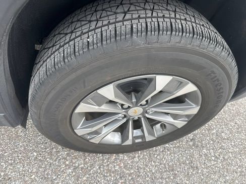 Used 2025 Chevrolet Equinox LT w/ Convenience Package II FWD image 9